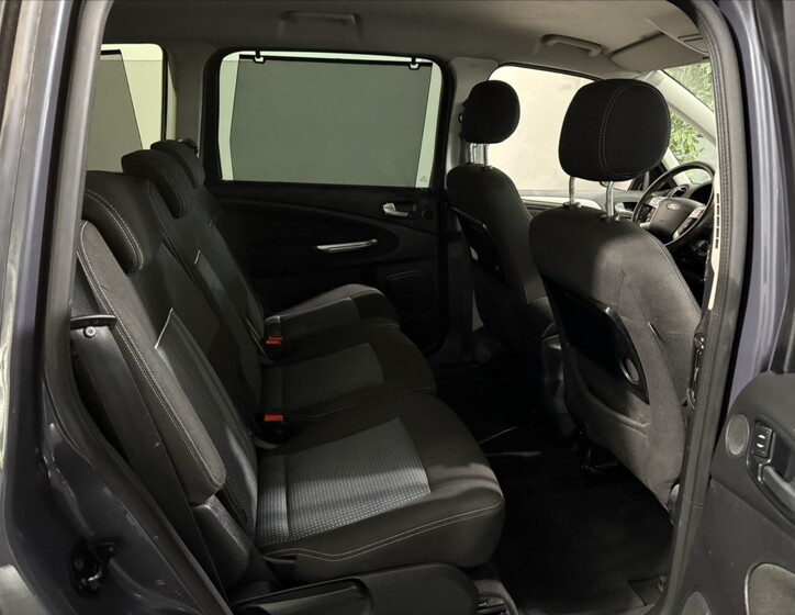 Ford Galaxy 19