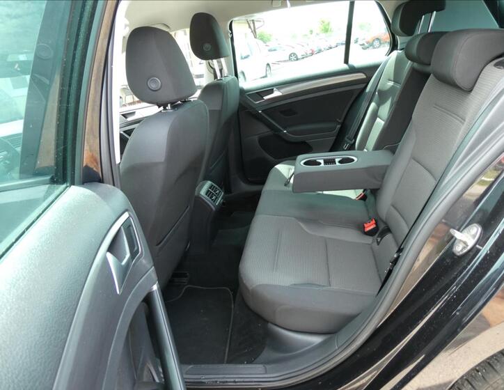 Volkswagen Golf 21