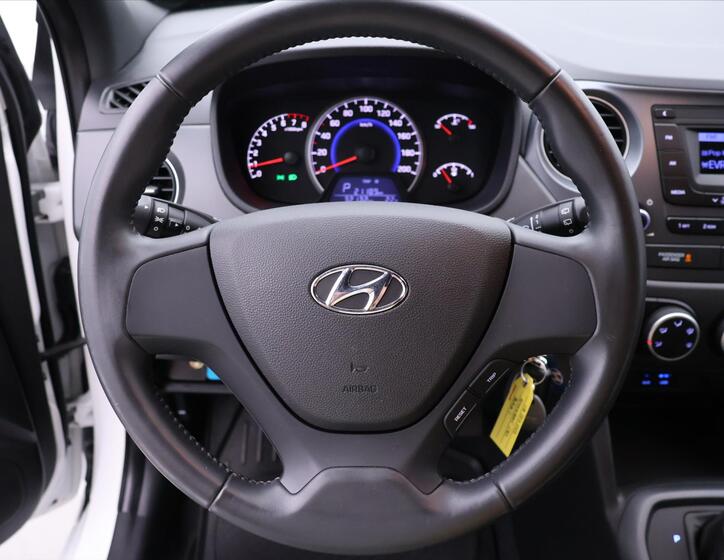 Hyundai i10 15