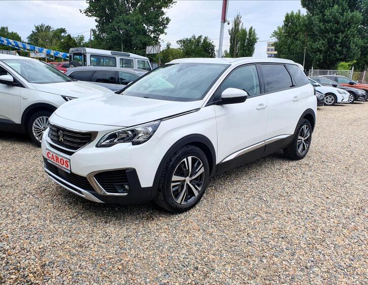 Peugeot 5008 1
