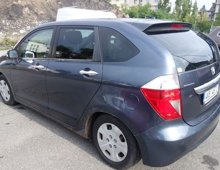 Honda FR-V 9