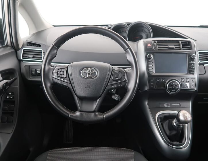Toyota Verso 15
