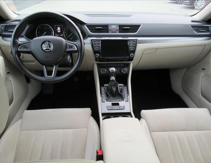 Škoda Superb 9