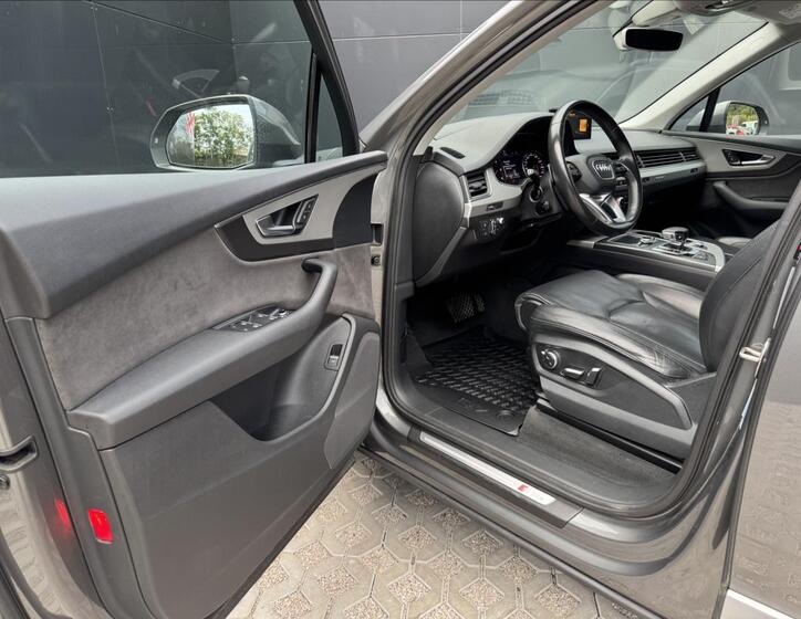 Audi Q7 10