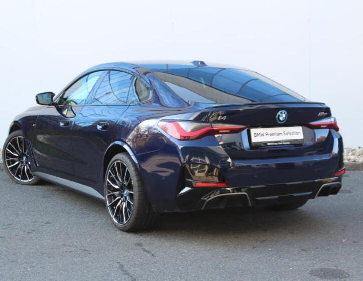 BMW i4 8