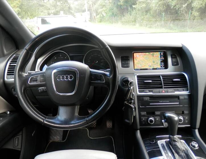 Audi Q7 19
