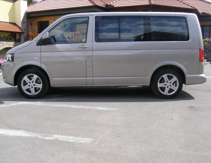 Volkswagen Caravelle 2