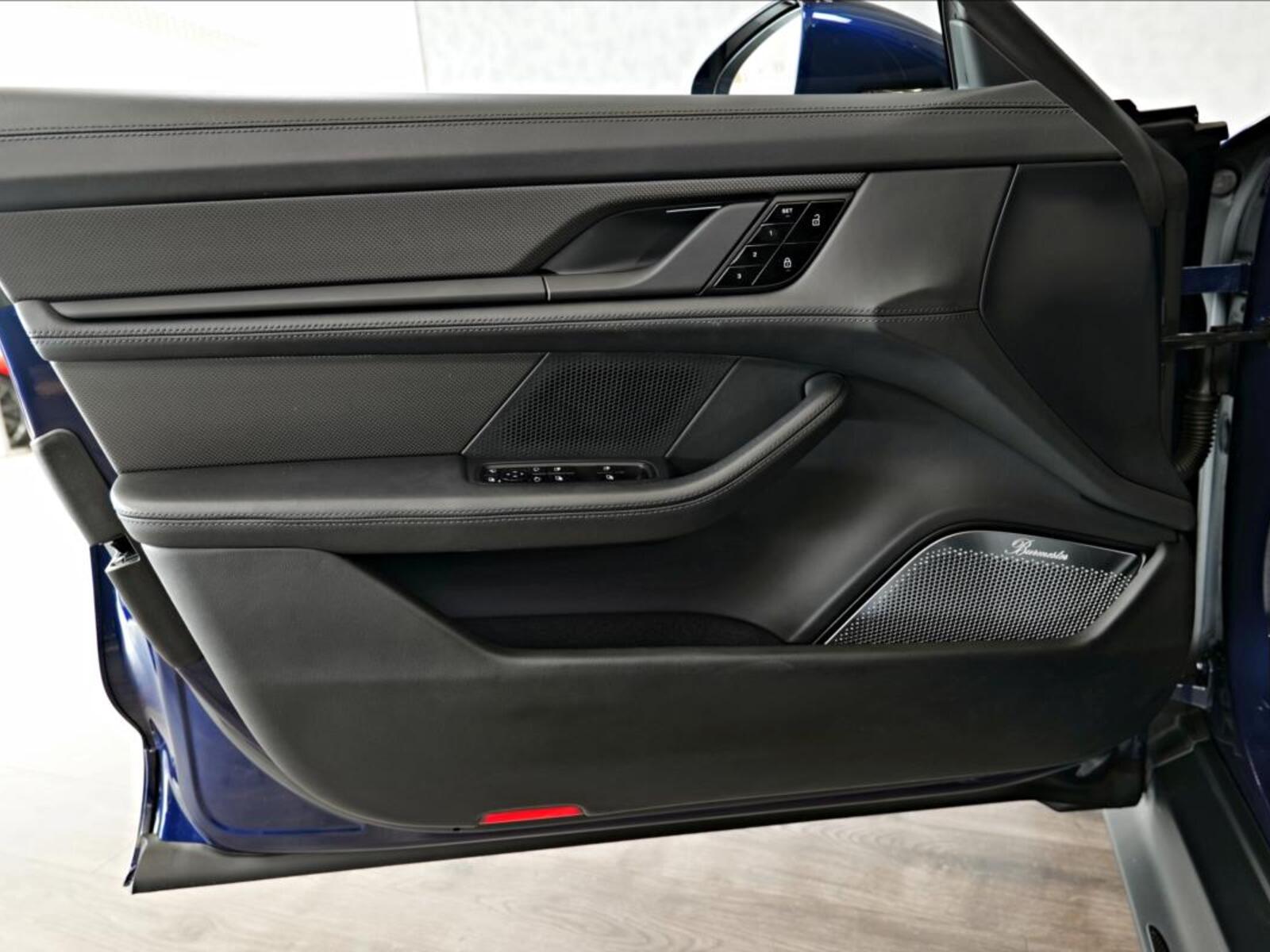 Porsche Taycan 10