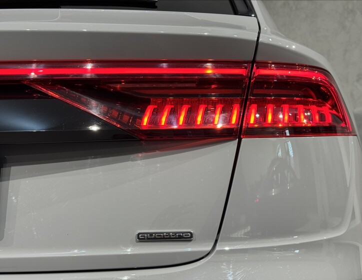 Audi Q8 12