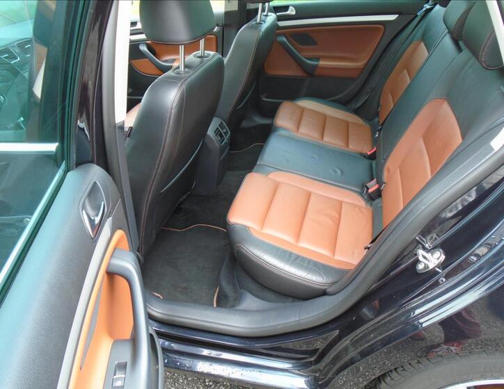 Volkswagen Golf 9