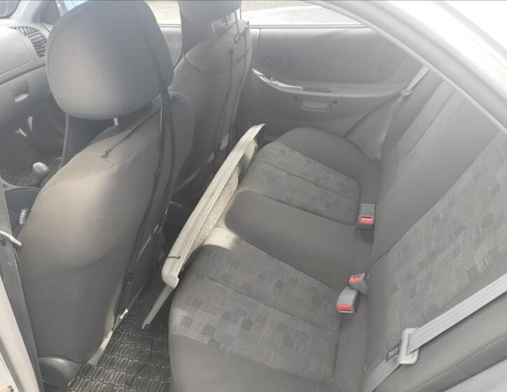 Hyundai Accent 10