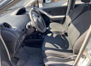 Toyota Yaris 9