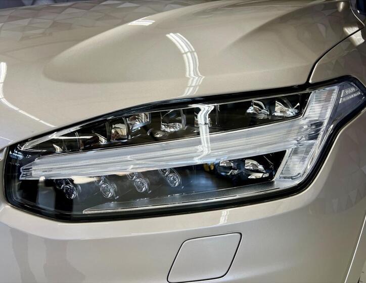 Volvo XC90 8