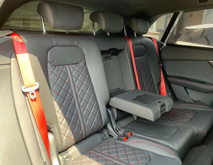 Audi Q8 28