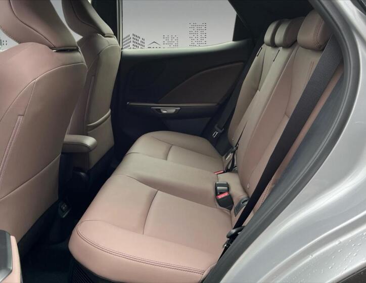 Lexus LBX 6