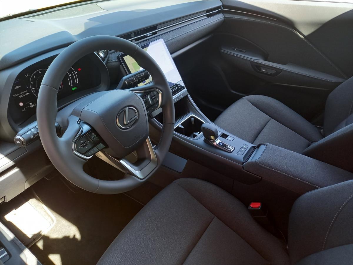 Lexus LBX