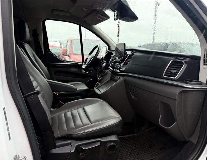 Ford Tourneo Custom 16