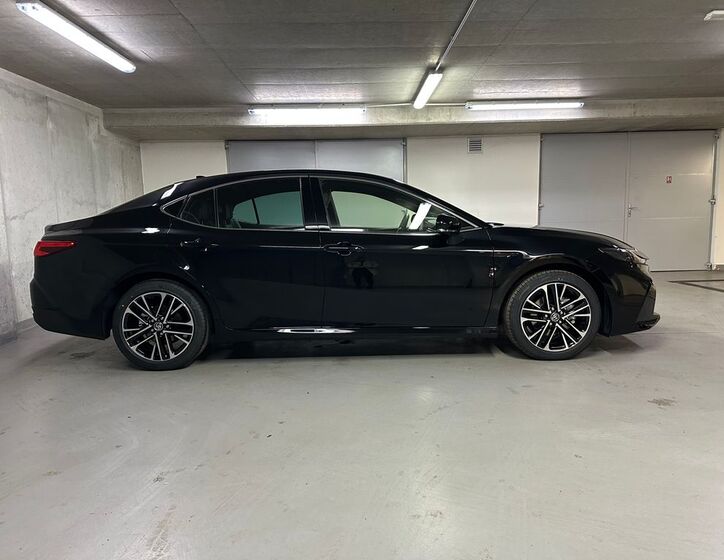 Toyota Camry 4