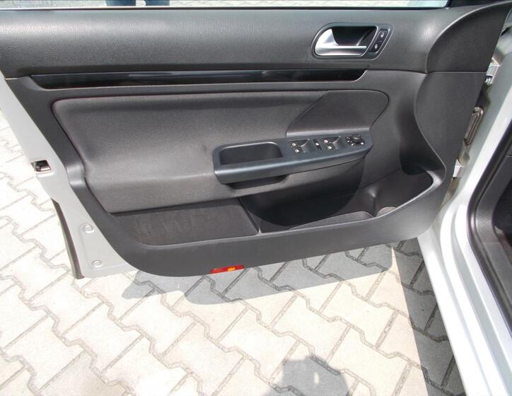 Volkswagen Golf 23