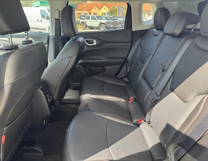 Jeep Compass 10