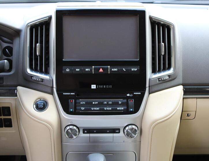 Toyota Land Cruiser 24