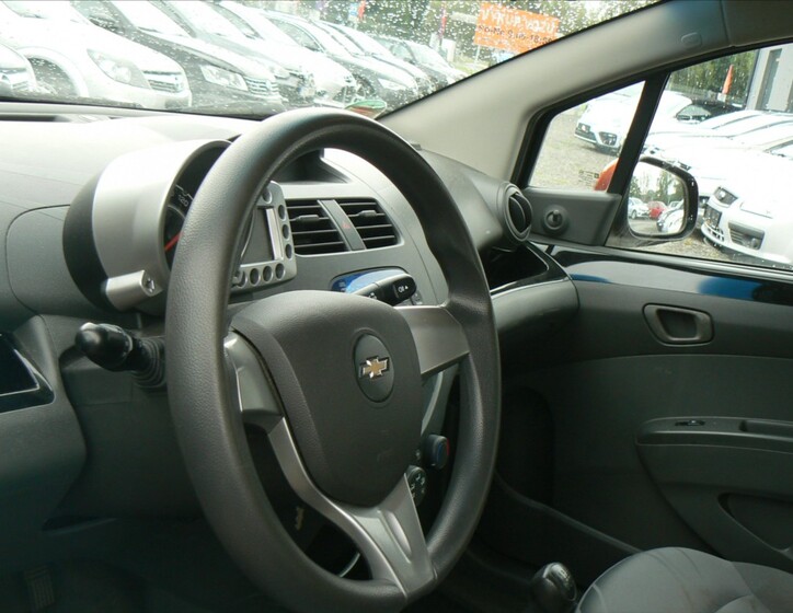 Chevrolet Spark 10