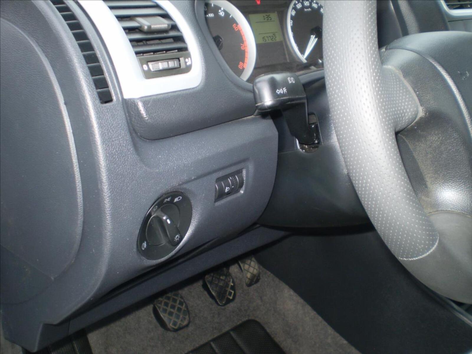 Škoda Roomster 9