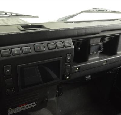 Land Rover Defender 10
