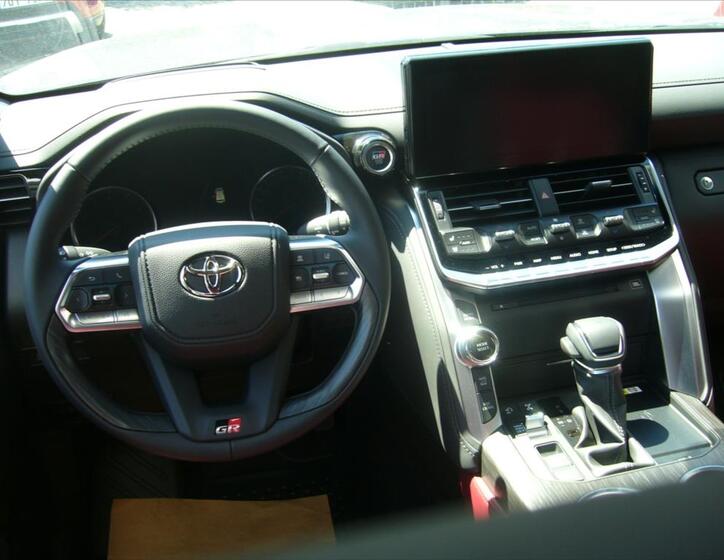 Toyota Land Cruiser 11
