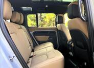 Land Rover Defender 33