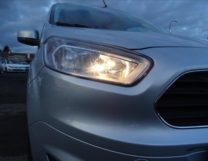 Ford Tourneo Courier 5