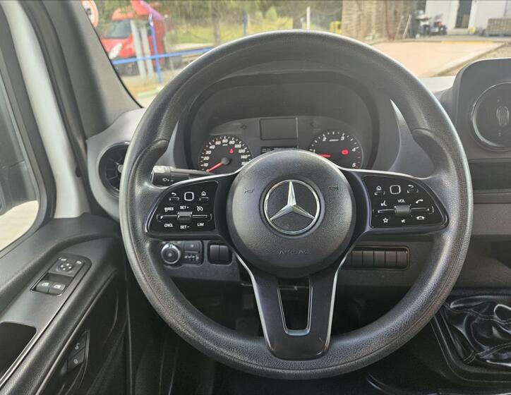 Mercedes-Benz Sprinter 9