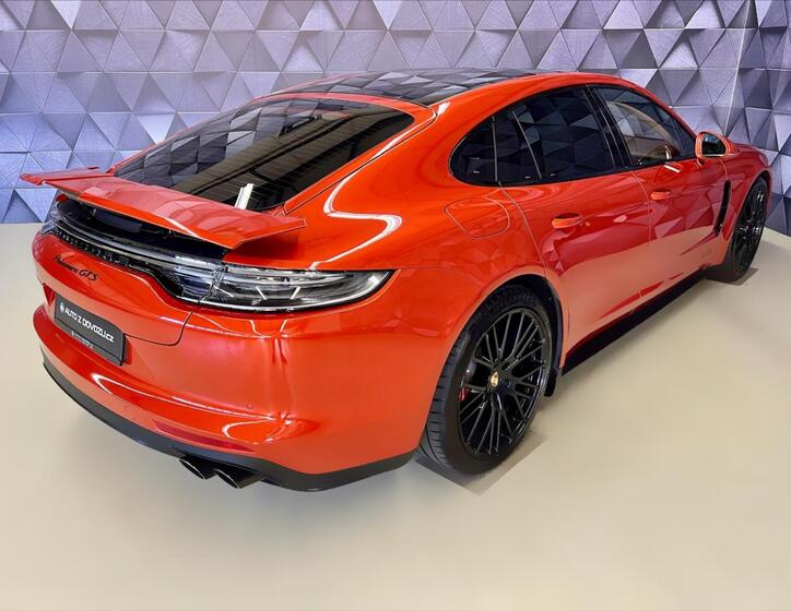 Porsche Panamera 7
