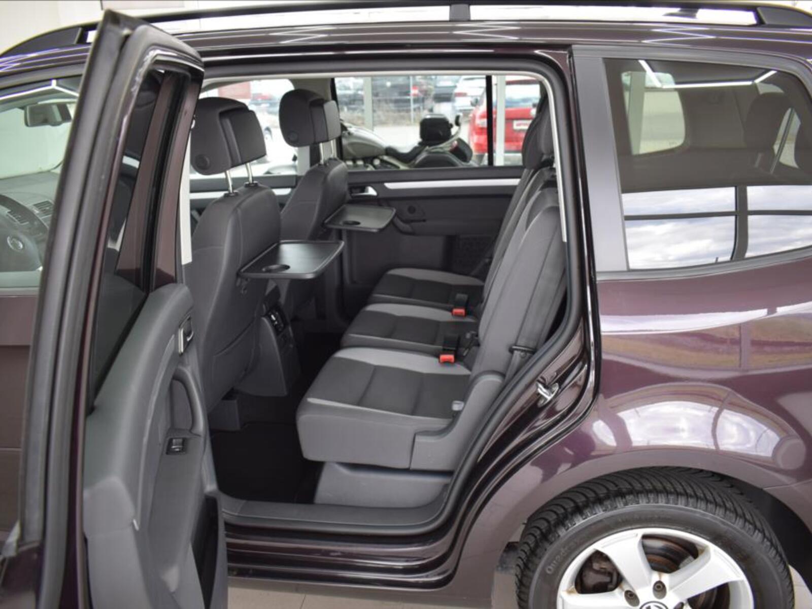 Volkswagen Touran 11