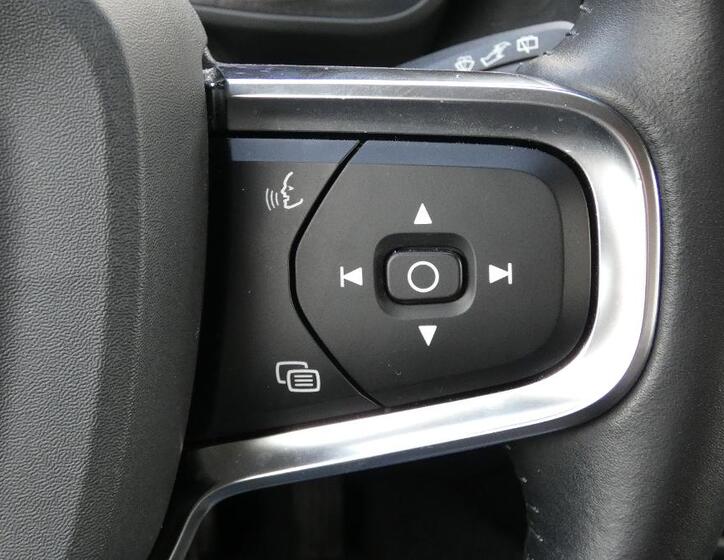 Volvo XC40 12