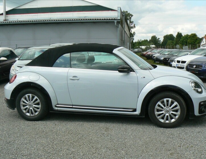 Volkswagen New Beetle 4