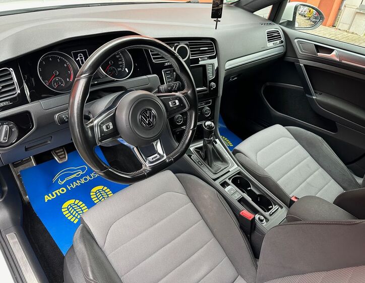 Volkswagen Golf 10