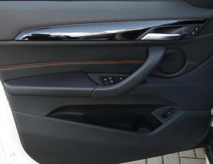 BMW X1 8