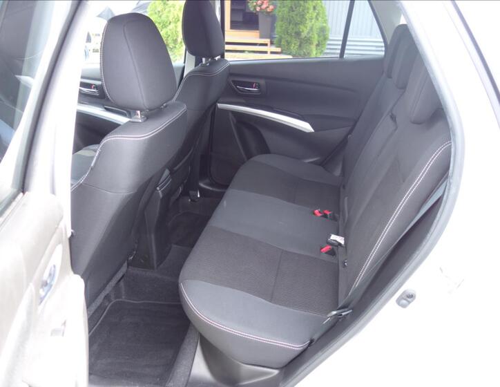 Suzuki S-Cross 14