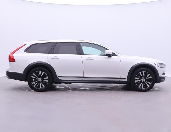Volvo V90 8