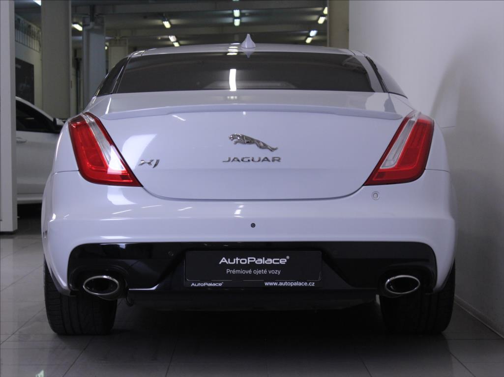 Jaguar XJ