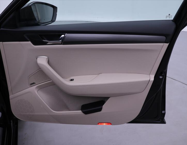 Škoda Superb 14