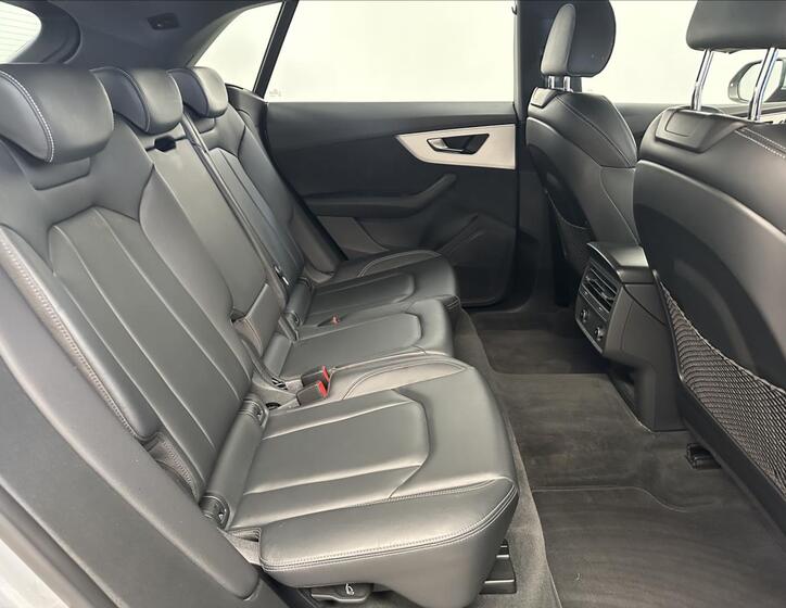 Audi SQ8 24