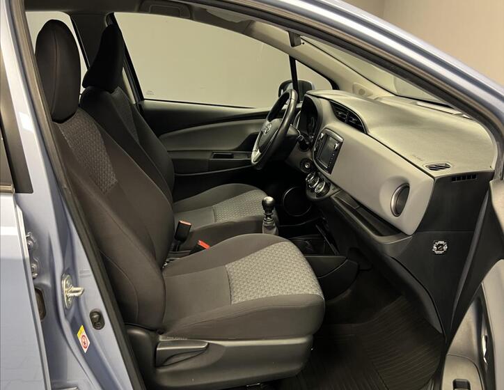 Toyota Yaris 8