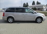 Chrysler Town & Country 5
