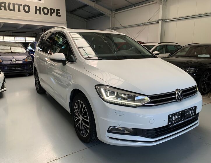 Volkswagen Touran 1