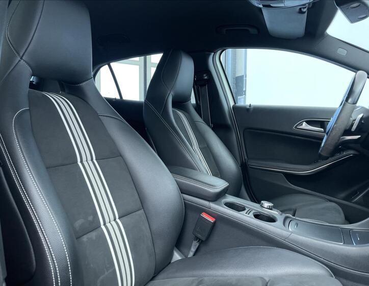 Mercedes-Benz GLA 15