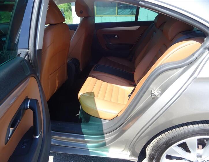 Volkswagen Passat CC 11
