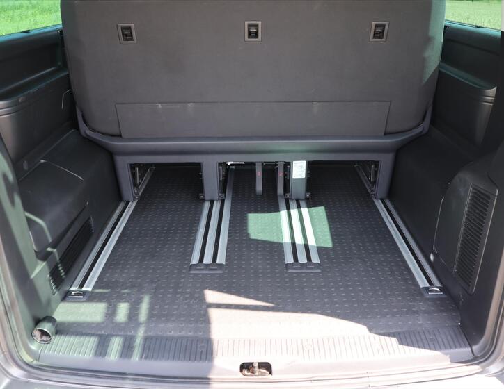 Volkswagen Multivan 10