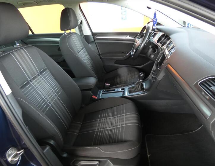 Volkswagen Golf 12